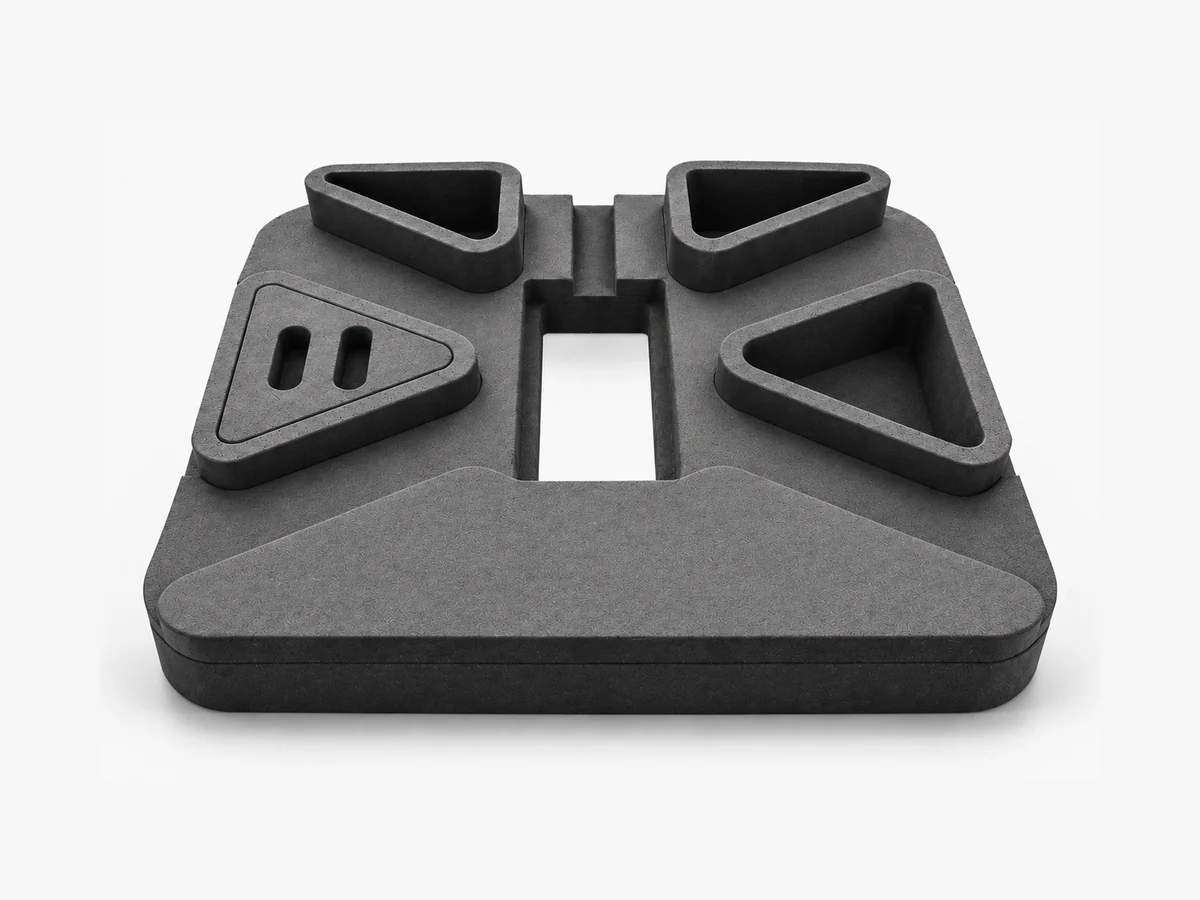 Illustration d’application adaptée : vue oblique d’un insert mousse pour drone, montrant la profondeur des logements et la base en couches.